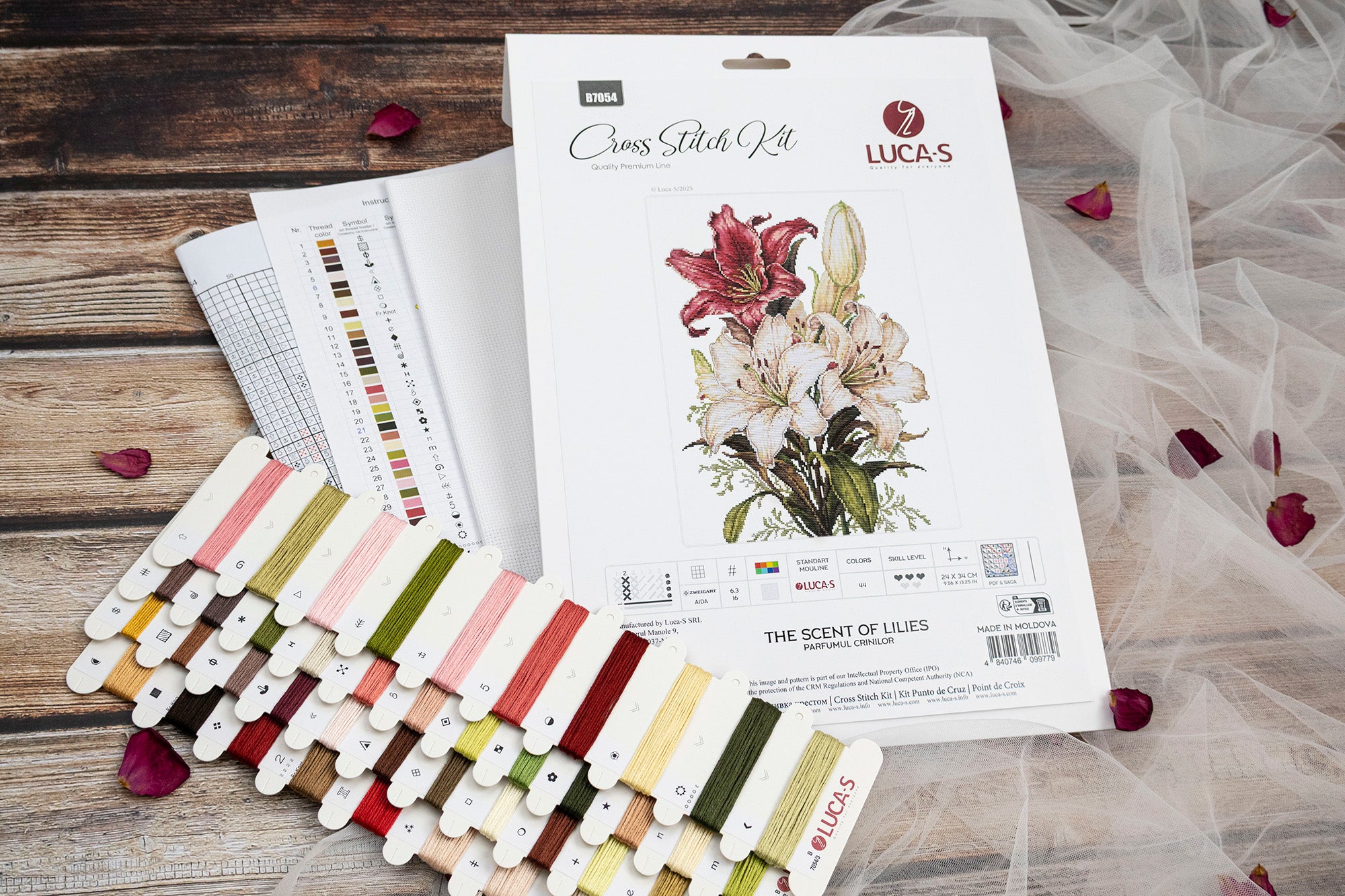 Kit Broderie Luca-S B7054 Parfumul Crinilor, Material Zweigart Aida 16ct Alb, 44 Culori, Dimensiune Finalizata 24 x 34 cm, Fir Bumbac Mouline