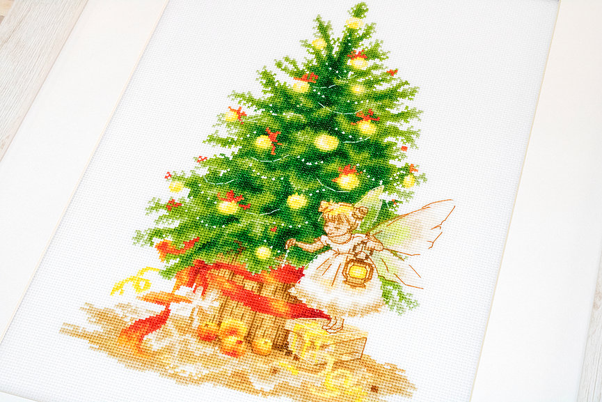 Luca-S B1117 Christmas Tree Cross-stitch Embroidery Kit, Ecaterina Babok Design, 39 Colors, Aida 16 Zweigart Fabric, Anchor Thread, 19x28.5 cm