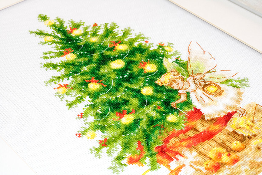 Luca-S B1117 Christmas Tree Cross-stitch Embroidery Kit, Ecaterina Babok Design, 39 Colors, Aida 16 Zweigart Fabric, Anchor Thread, 19x28.5 cm