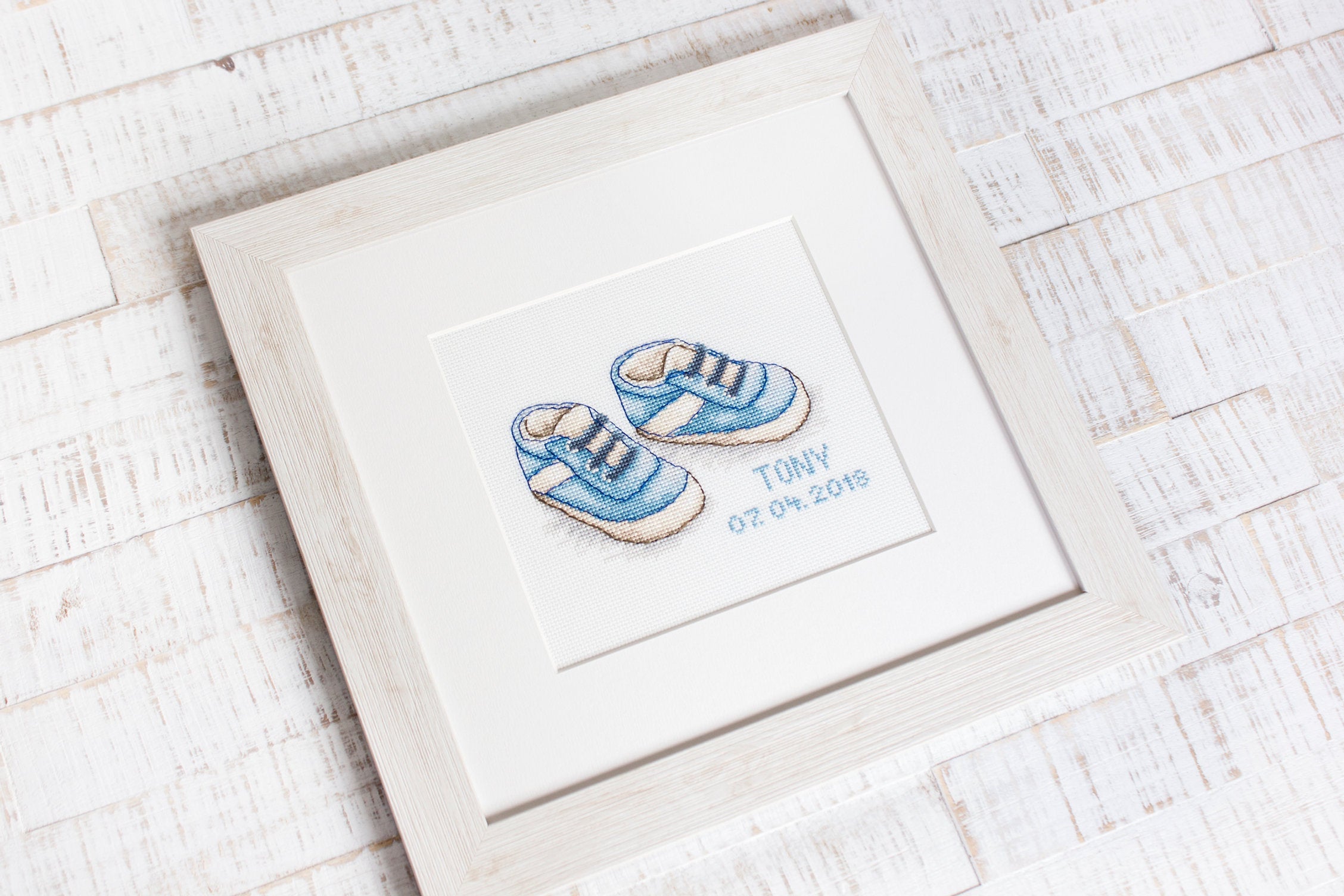 Luca-S B1138 Baby Shoes Counted Cross Stitch Kit, 17 Colors, 12.5x8 cm, Zweigart Aida 18ct Fabric, Anchor Mouline Thread, with Name and Date Patterns