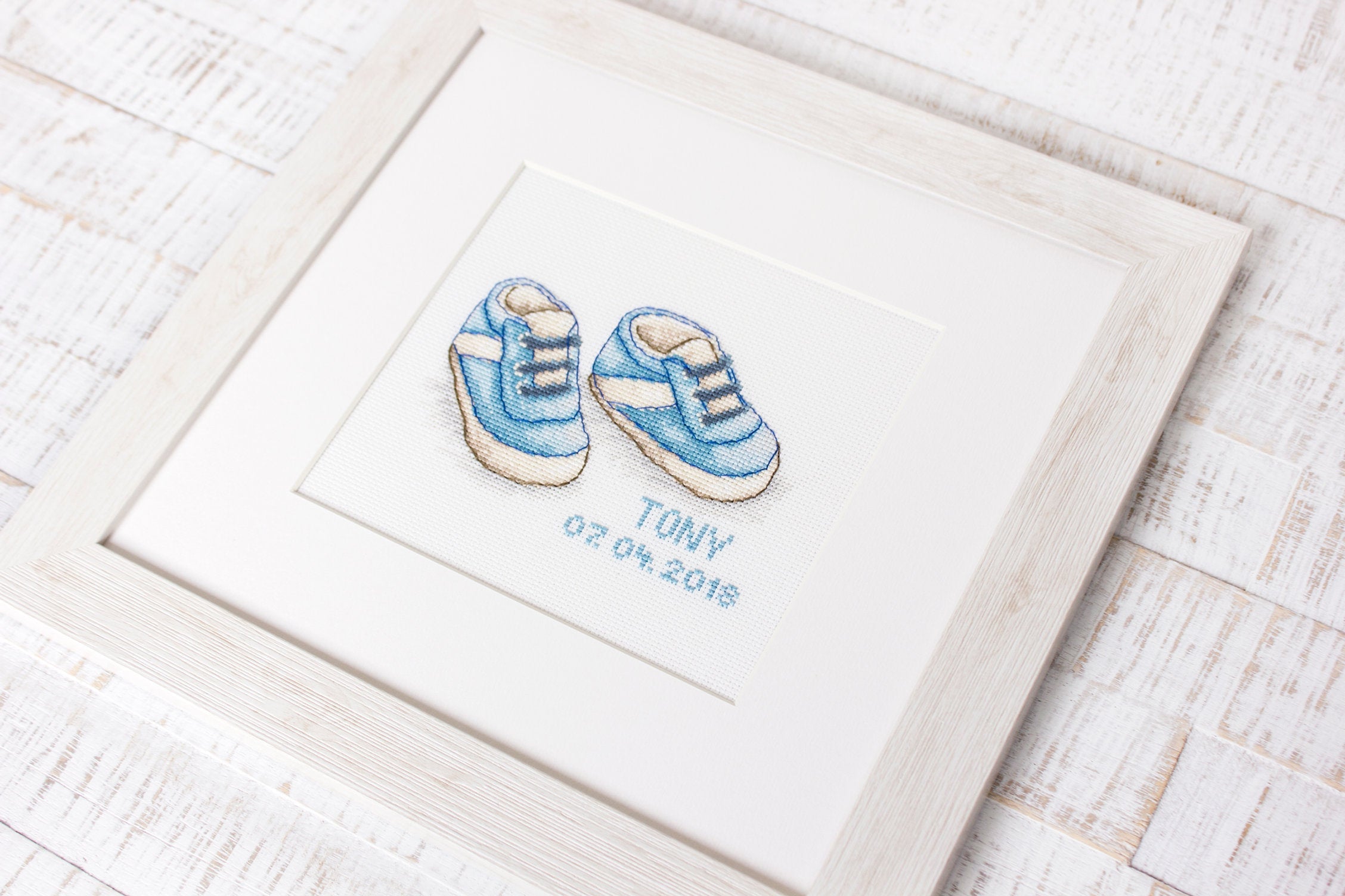 Luca-S B1138 Baby Shoes Counted Cross Stitch Kit, 17 Colors, 12.5x8 cm, Zweigart Aida 18ct Fabric, Anchor Mouline Thread, with Name and Date Patterns