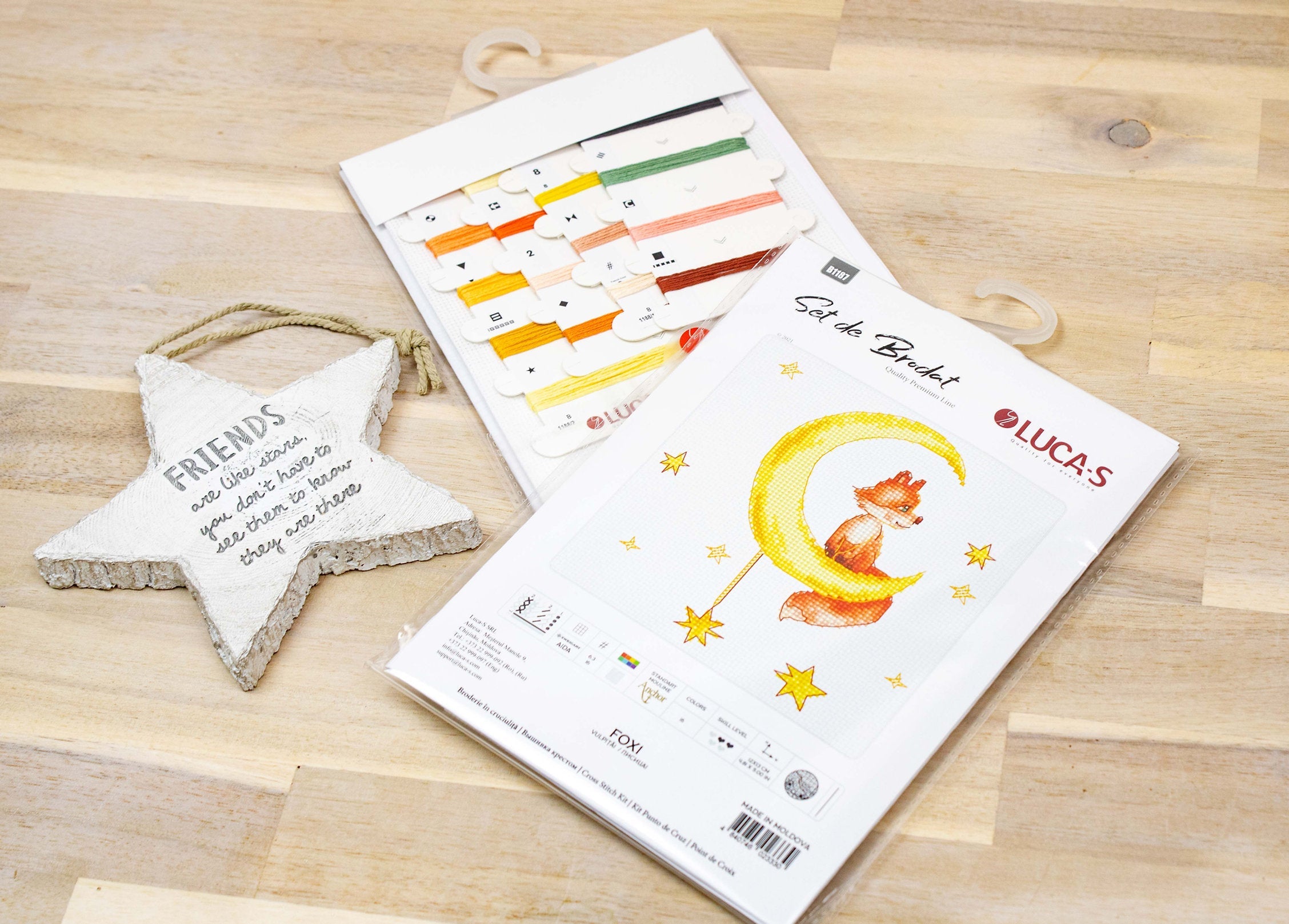 Luca-S B1187 Vulpiță Foxi Counted Cross Stitch Kit, Aida 16 ct Zweigart Fabric, Anchor Floss, 16 Colors, 12 x 13 cm
