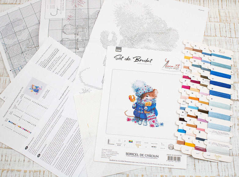 Kit Broderie în Cruce Luca-S B1168 Șoricel de Crăciun, 44 Culori, 21x16 cm, Material Star Aida 16 ct Zweigart, Fire de Moulin Anchor