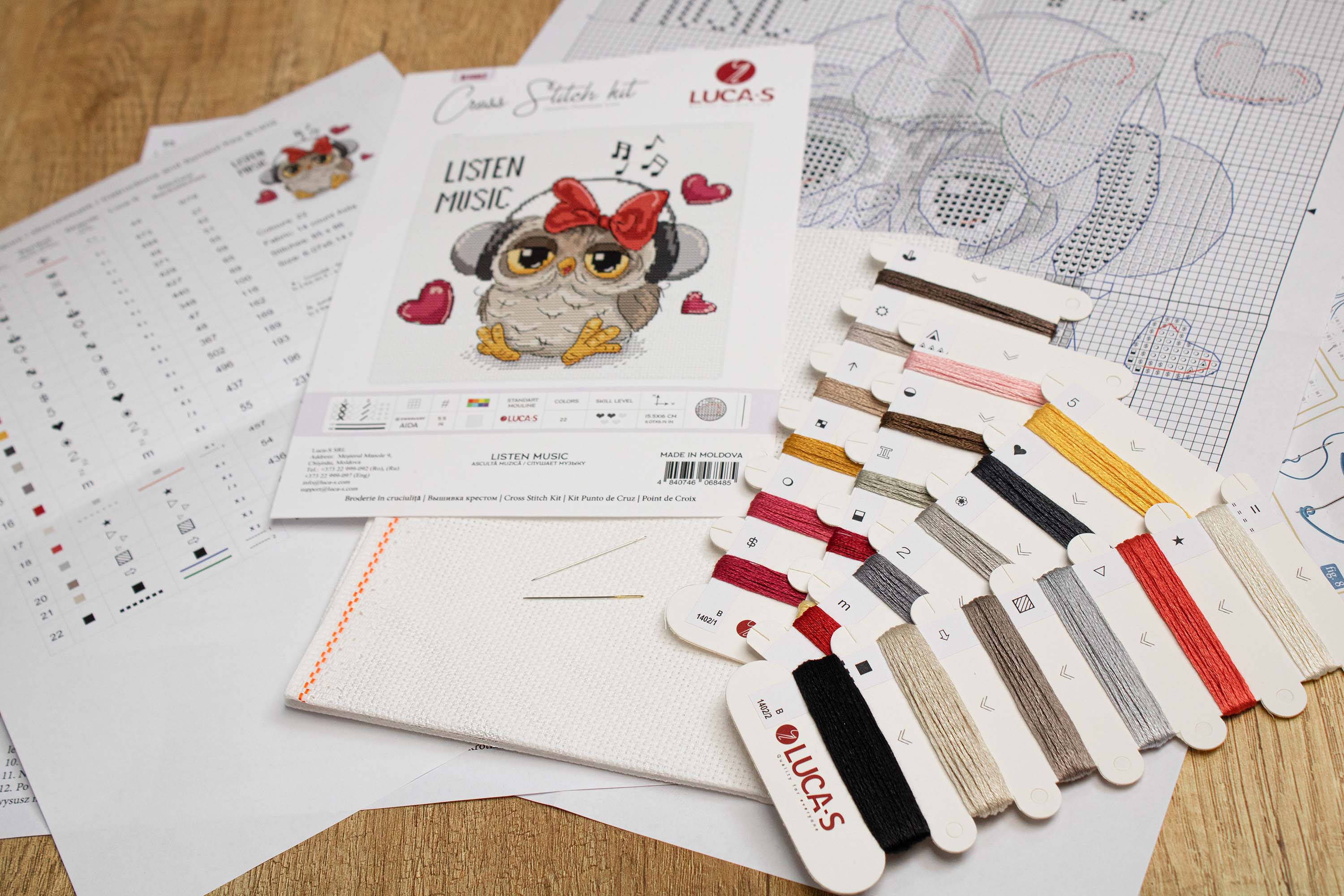 Kit Broderie Luca-S B1402 Listen Music, Material AIDA 14ct 30x30 cm, 22 Culori Fir 100% Bumbac, Dimensiune Broderie 15.5x16 cm
