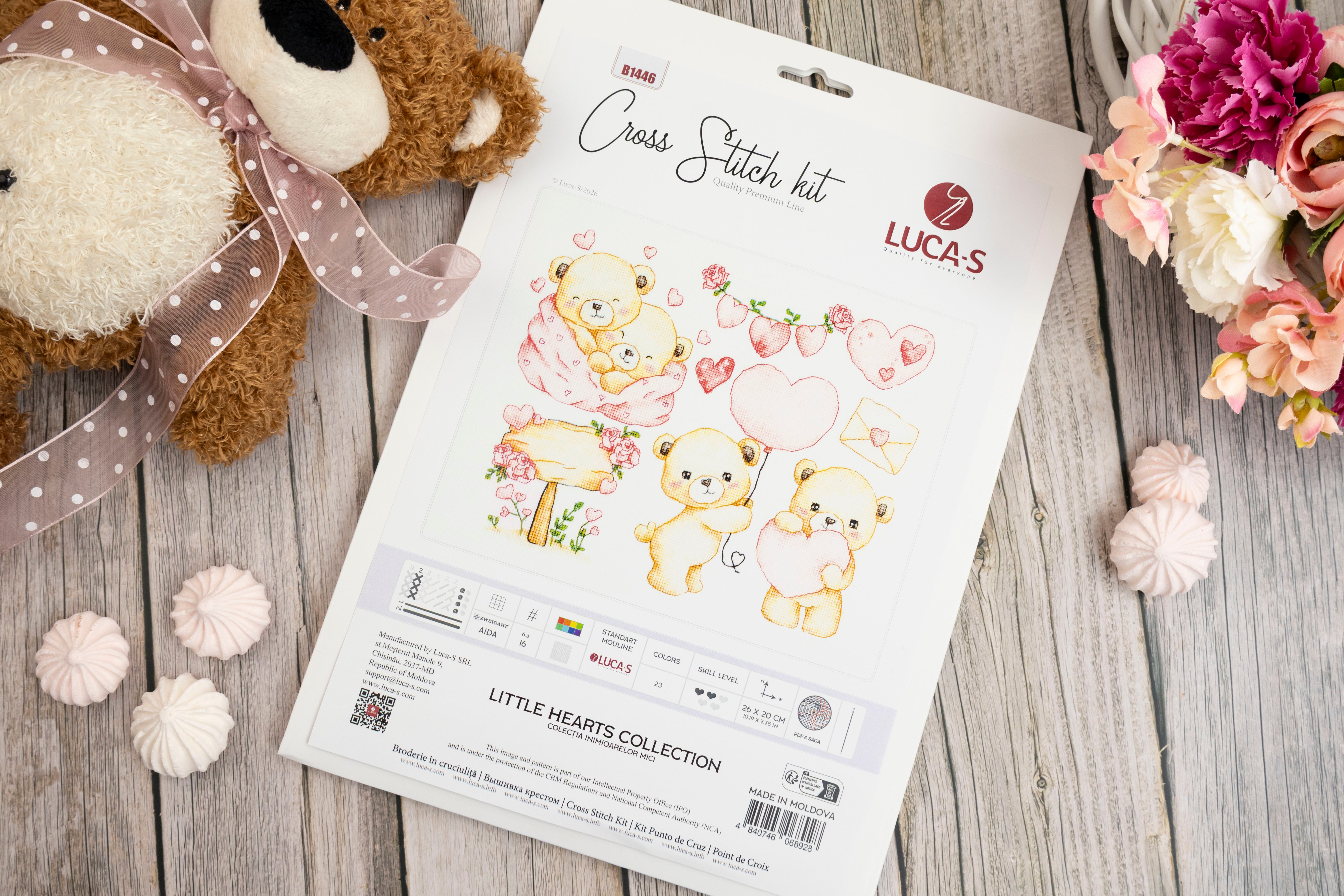 Kit Broderie în Cruce Luca-S B1446 Colecția Inimioarelor Mici, 26 x 20 cm, Material Zweigart Aida 16, Ață de bumbac 23 culori, Include Ace și Schemă