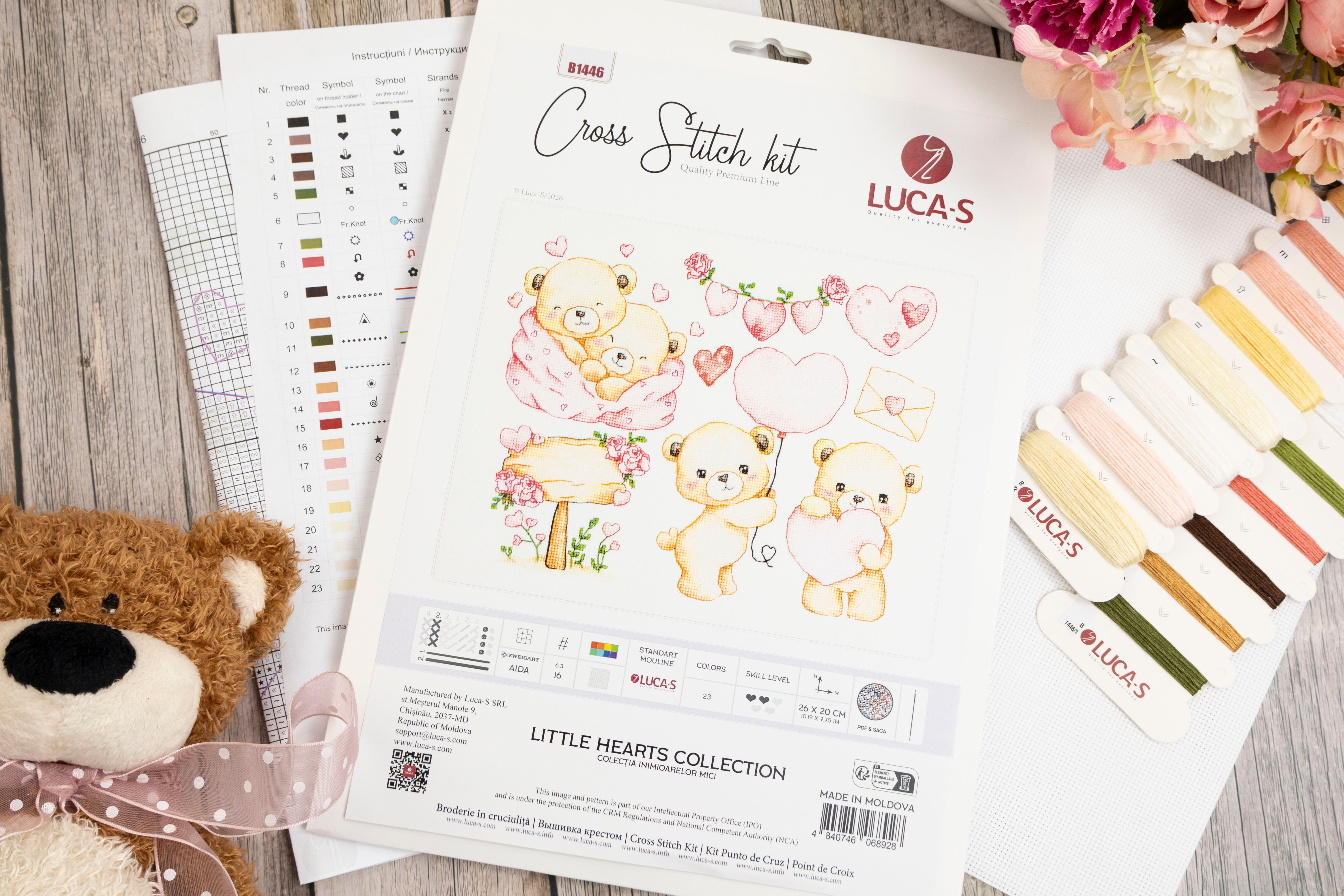 Kit Broderie în Cruce Luca-S B1446 Colecția Inimioarelor Mici, 26 x 20 cm, Material Zweigart Aida 16, Ață de bumbac 23 culori, Include Ace și Schemă
