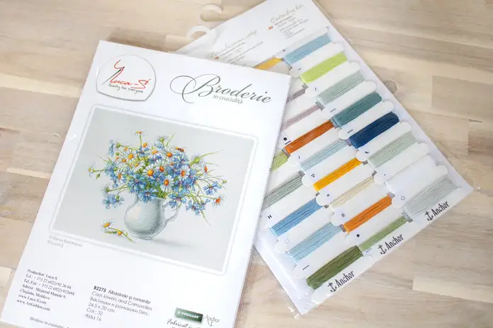 Luca-S B2275 Cross Stitch Embroidery Kit Cornflowers and Chamomiles by Elena Bazanova, Aida 16 Cotton Fabric 24.5x20 cm, 32 Colors Anchor Muline