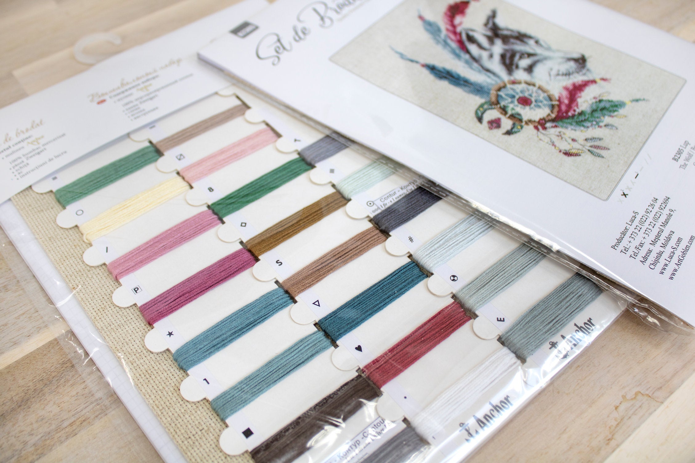 Kit Broderie în Cruce Luca-S B2305 Lup, 26 Culori, 18x25 cm, Material Aida 16 Zweigart, Aste Anchor Mouline