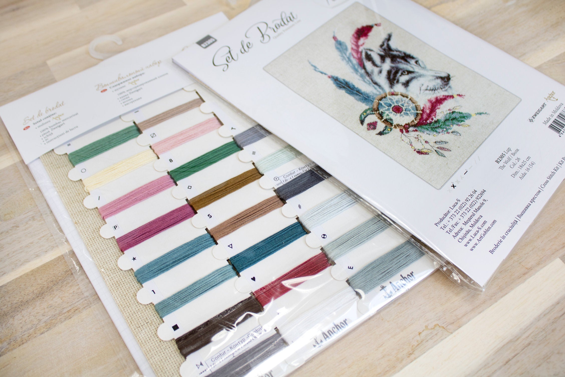 Kit Broderie în Cruce Luca-S B2305 Lup, 26 Culori, 18x25 cm, Material Aida 16 Zweigart, Aste Anchor Mouline