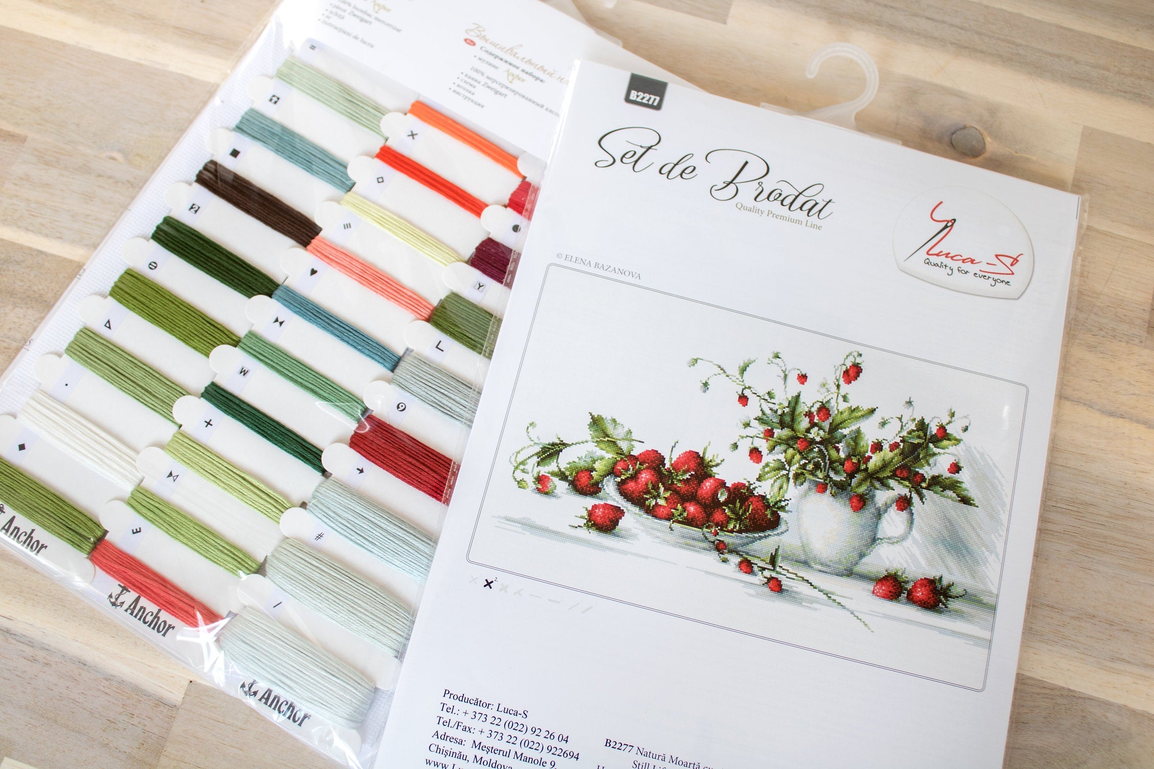Luca-S B2277 Strawberries Still Life Counted Cross Stitch Kit, 31 Colors, 40.5 x 22.5 cm, White Zweigart Aida 18 Fabric, Anchor Cotton Threads