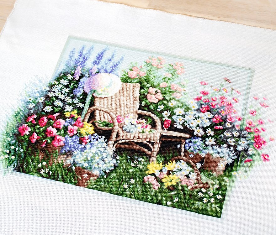 Набор для вышивания Luca-S B2344 Blooming Garden, 51 цвет, 43x28 см, канва Zweigart Aida 18 ct белая, нити Anchor мулине