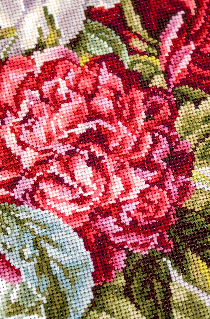 Luca-S B2355 The Peonies Cross Stitch Kit, 40 Colors, 22.5x28.5cm, Zweigart Belana 20ct Fabric, Anchor Muline Premium Threads