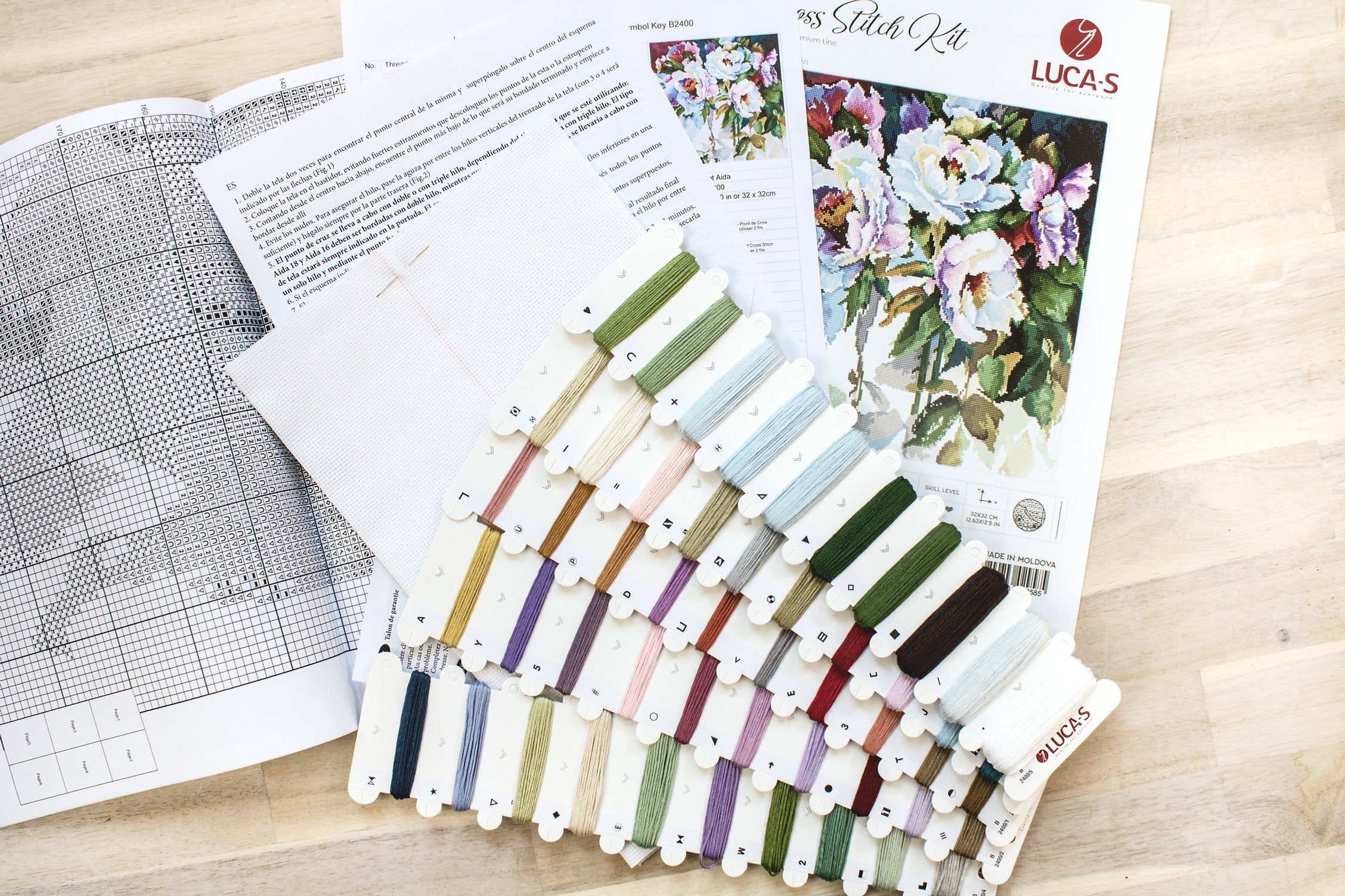 Luca-S B2400 White Roses Cross Stitch Kit, 32 x 32 cm, Aida 16 ct Zweigart Fabric, Anchor & Metallic Threads, 50 Colors
