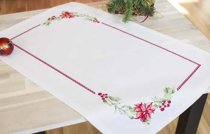 Kit Broderie Luca-S FM001 Christmas Rose Miliéu, Material Brittney Lugana 28 ct, 46x70 cm, 22 Culori, Aste Anchor Muline