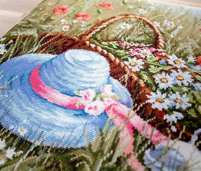 Luca-S BU4020 Meadow with Poppies Cross Stitch Kit, Aida 16 ct Zweigart Fabric, 38.5 x 32 cm, 100% Cotton Floss