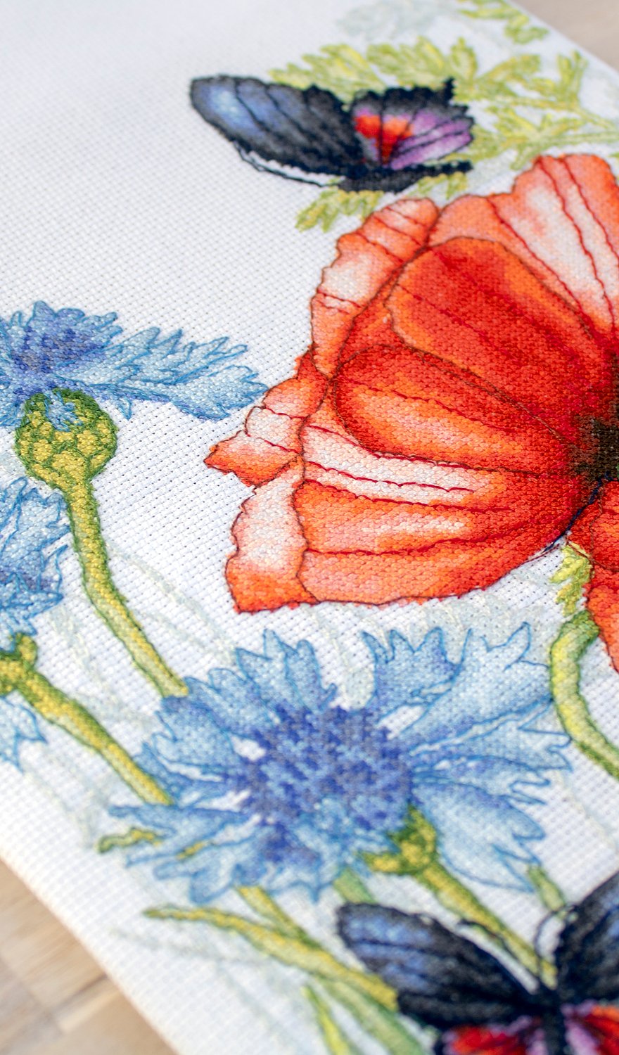 Kit Broderie Luca-S BU4018 Maci si fluturi, Material Aida 16 ct Zweigart, 22.5 x 31 cm, Fire de bumbac 100% cotton