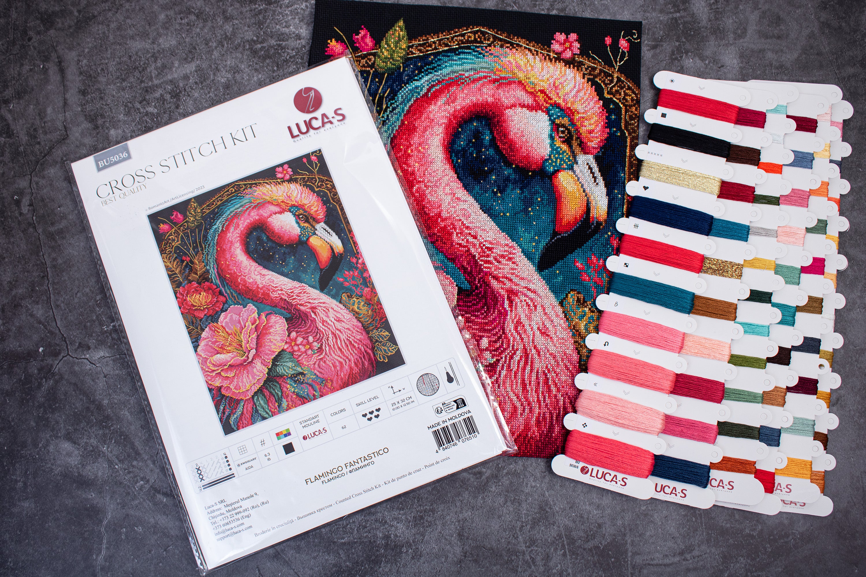 Kit Broderie Luca-S BU5036 Flamingo Fantastico, Material Zweigart Aida 16 ct Negru, 25 x 32 cm, 62 Culori, Fir 100% Bumbac