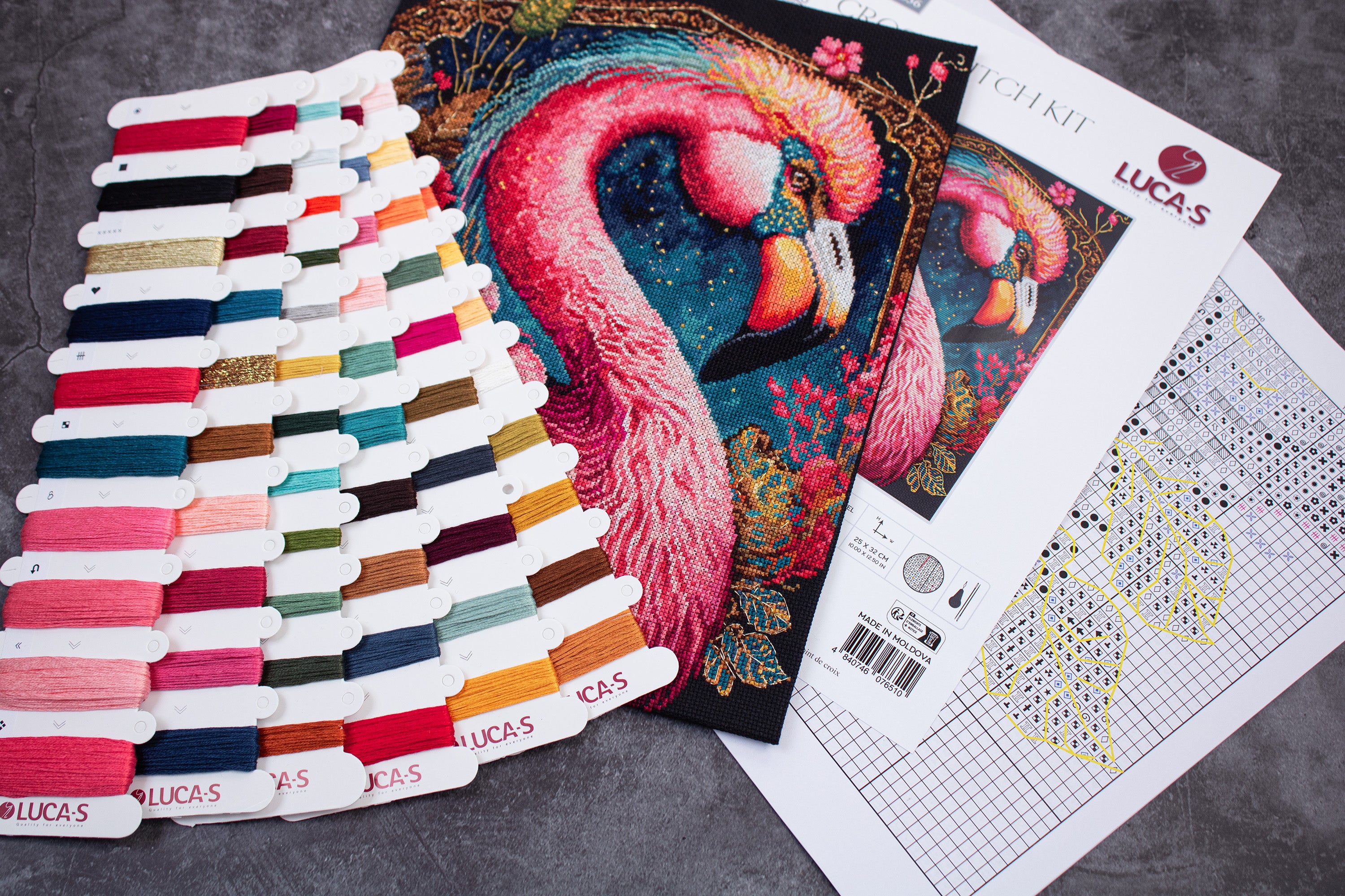 Kit Broderie Luca-S BU5036 Flamingo Fantastico, Material Zweigart Aida 16 ct Negru, 25 x 32 cm, 62 Culori, Fir 100% Bumbac