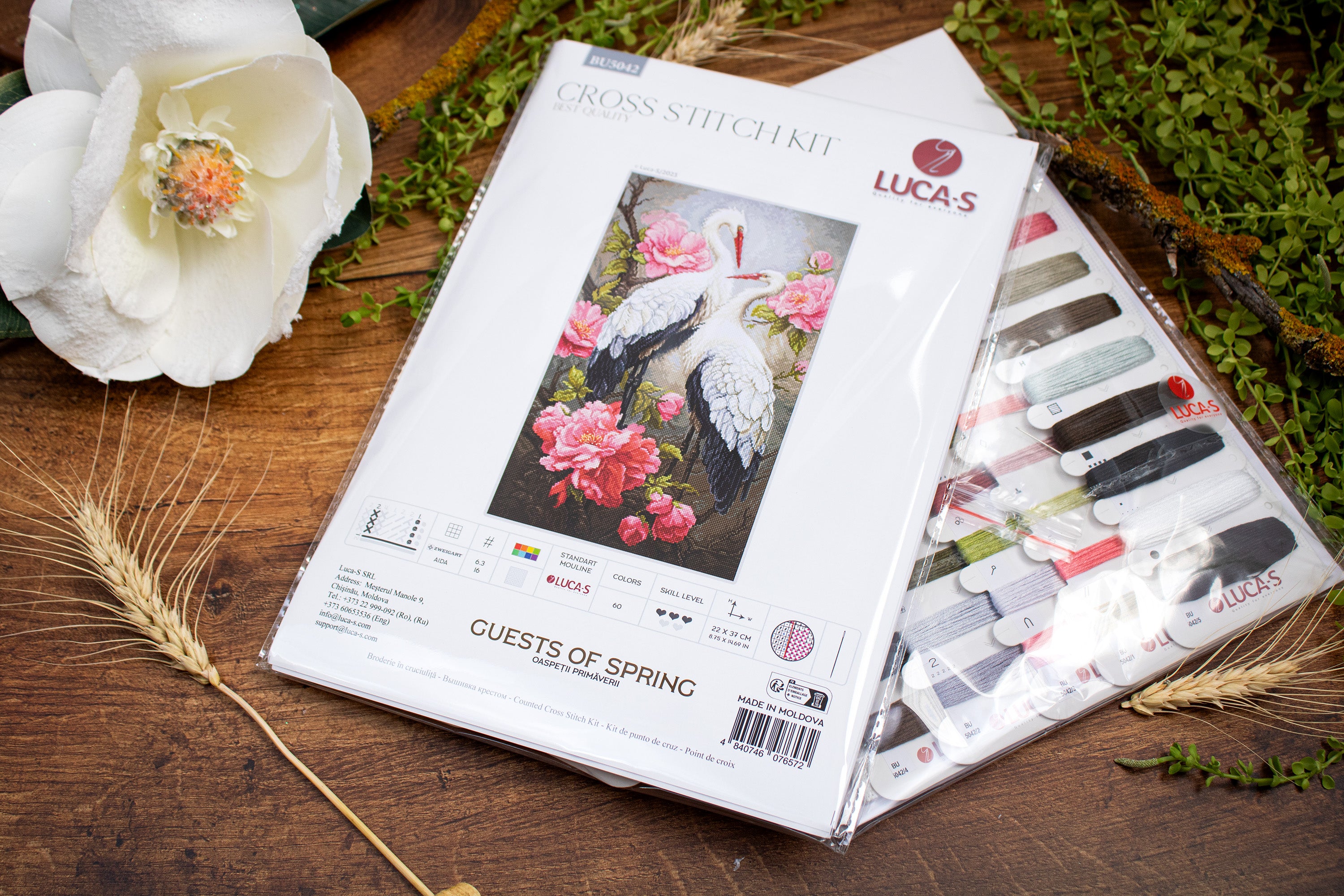 Kit Broderie Luca-S BU5042 Oaspeții Primăverii, Punct Cruce, 22 x 37 cm, Material Zweigart Aida 16 ct, 60 Culori, Fir Bumbac 100%