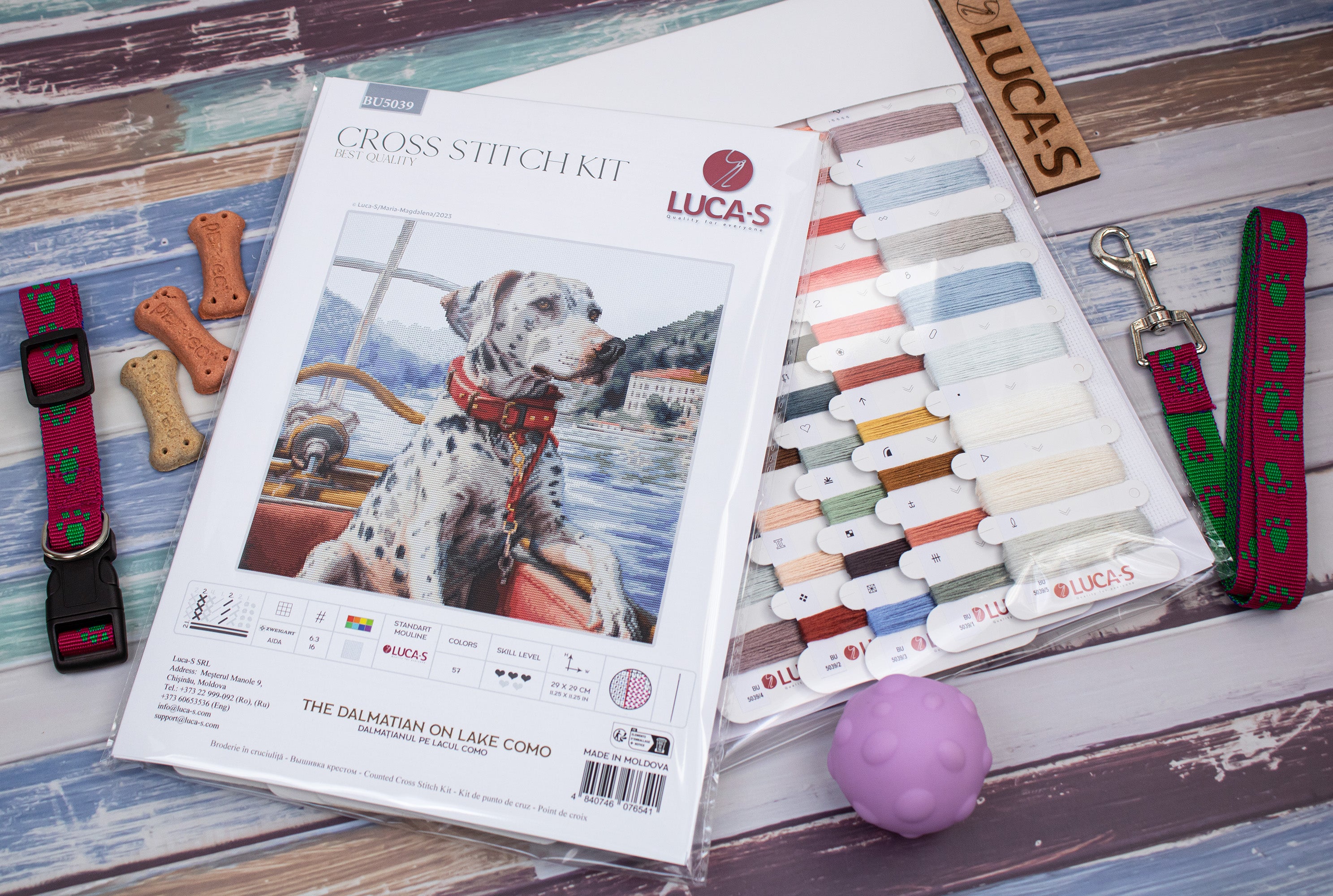 Kit Broderie Luca-S BU5039 Dalmațianul pe Lacul Como, Punct Cruce, 29 x 29 cm, Material Zweigart Aida 16 ct Alb, 57 Culori, Fir Bumbac 100%