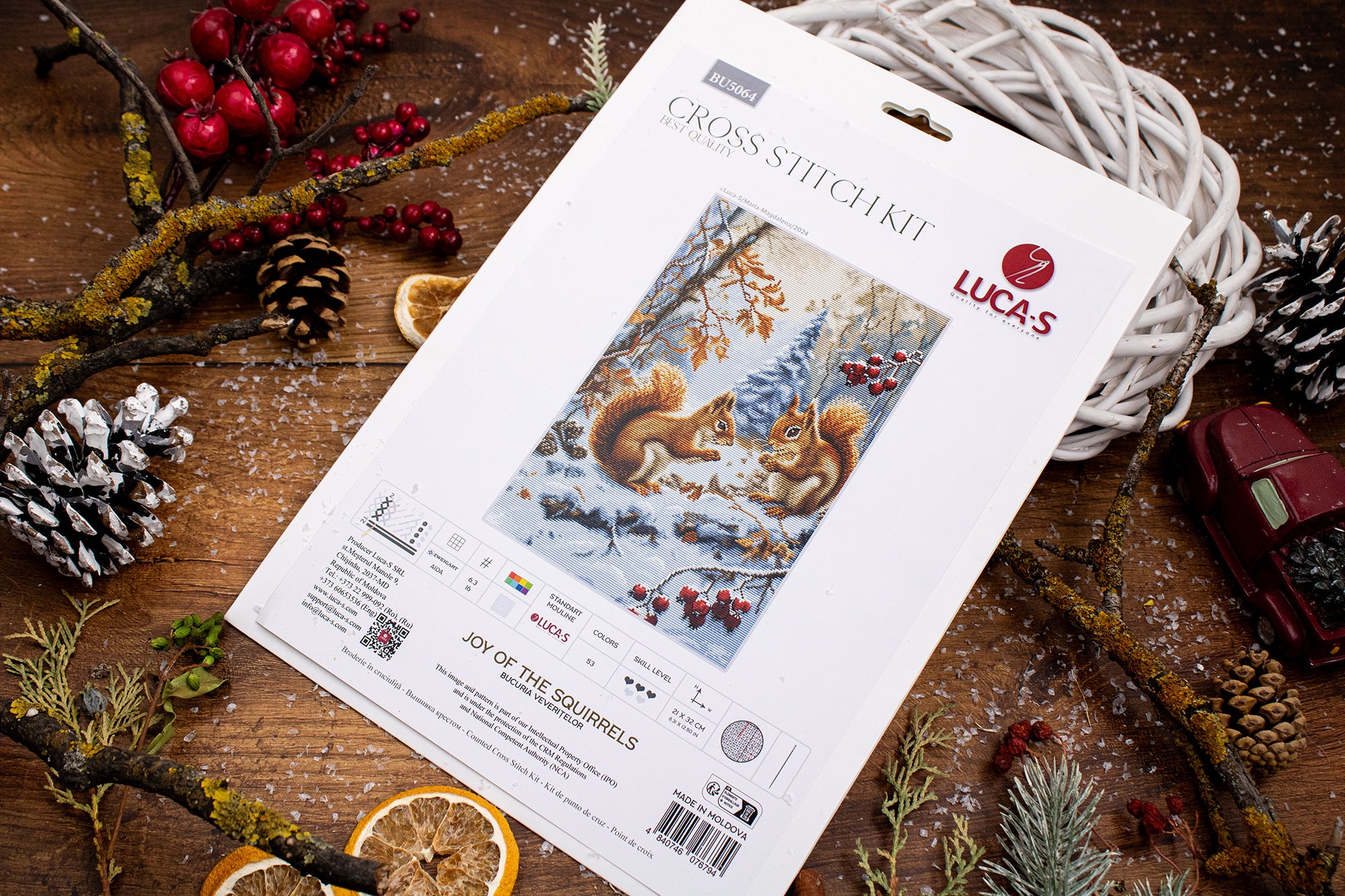 Luca-S BU5064 Joy of the Squirrels Cross Stitch Kit, Zweigart Aida 16 ct Fabric, 100% Cotton Thread, 21 x 32 cm Finished Size, 53 Colors
