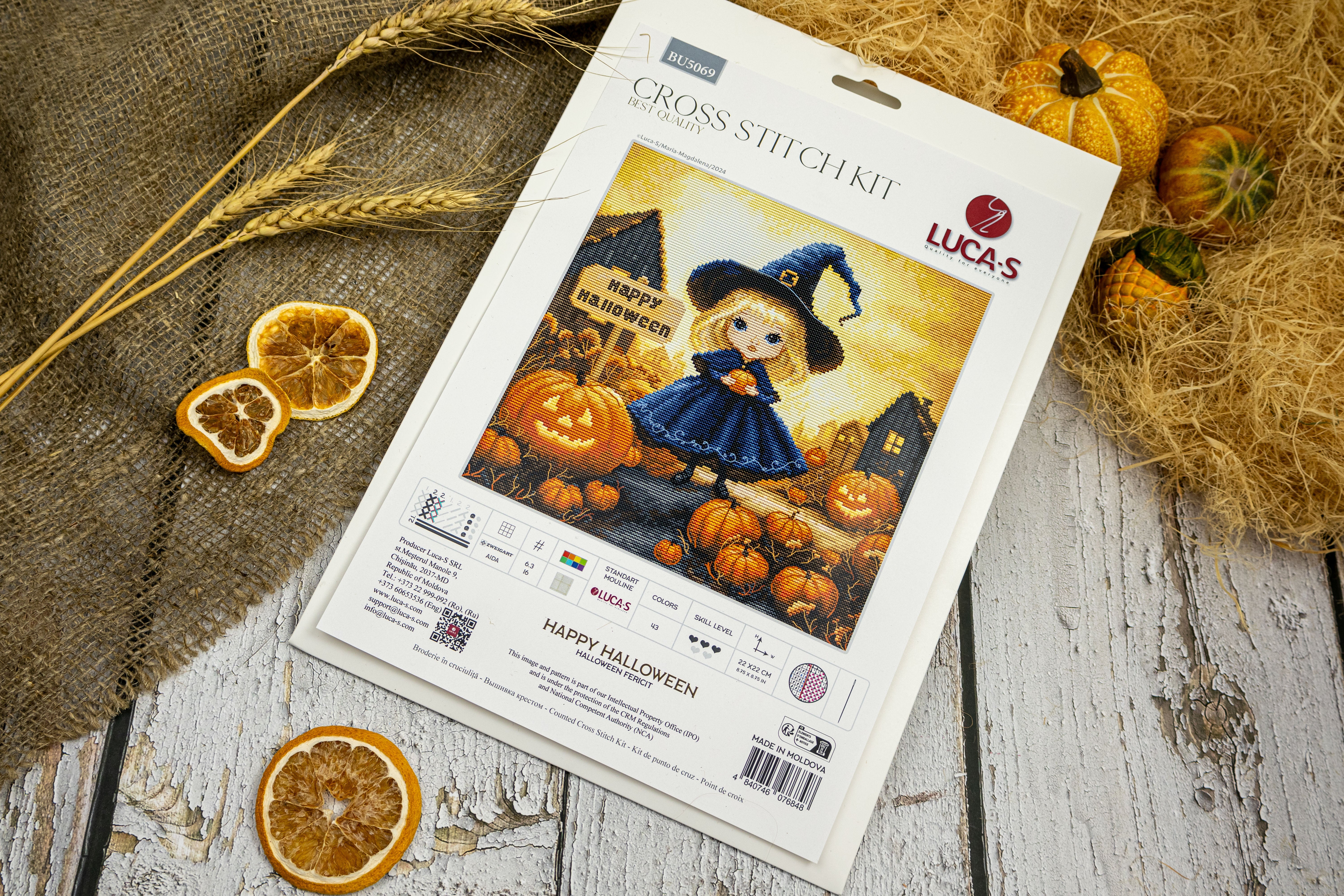Kit Luca-S BU5069 Happy Halloween pentru cusut punct cruce, Material Zweigart Aida 16 ct, 22 x 22 cm, 43 Culori, Ata 100% bumbac