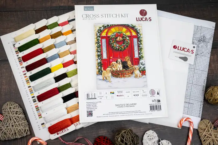 Kit Broderie Luca-S BU5102 Livrarea lui Moș Crăciun, Material Zweigart Aida 16 ct, Dimensiune Finalizată 29 x 38 cm, 49 Culori, Ață de Bumbac