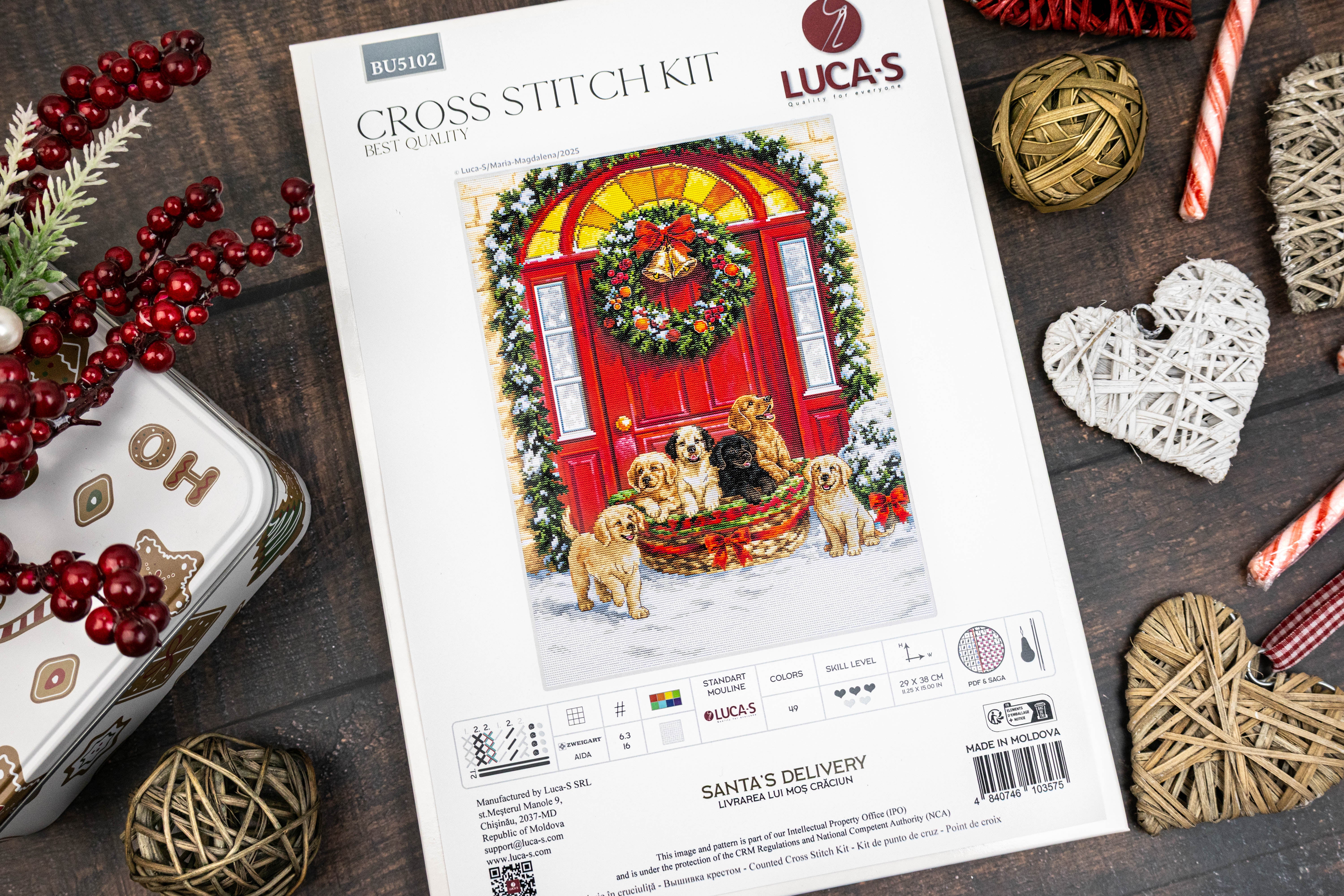 Kit Broderie Luca-S BU5102 Livrarea lui Moș Crăciun, Material Zweigart Aida 16 ct, Dimensiune Finalizată 29 x 38 cm, 49 Culori, Ață de Bumbac