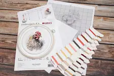 Set de brodat în cruciuliță cu cercul de brodat Dimensiunea broderiei: 5.75 x 6.19 in or 15 x 16 cm Numărul de cruciulițe: 92x99 Culori: 42 Ață: Luca-S 100% cotton Pânză: Aida Zweigart 16(100/101) 30 x 30 cm <div style="text-align: left;">Ace de brodat №26 - 1 ac</div> <div style="text-align: left;">Cerc de brodat Nurge 230 Nr.3 (17cm) - Alb</div> <div style="text-align: left;">Schema este parțial colorată și contur colorat - 1 foaie A3</div> <div style="text-align: left;">Schema alb/negru - 1 foie A3</div> <div style="text-align: left;">Nivel de dificultate: 3/5</div> <div style="text-align: left;"> </div> <strong data-mce-fragment="1">Set de brodat în cruciuliță Luca-S Set de brodat în cruciuliță cu cercul de brodat - Găinușa, BC216