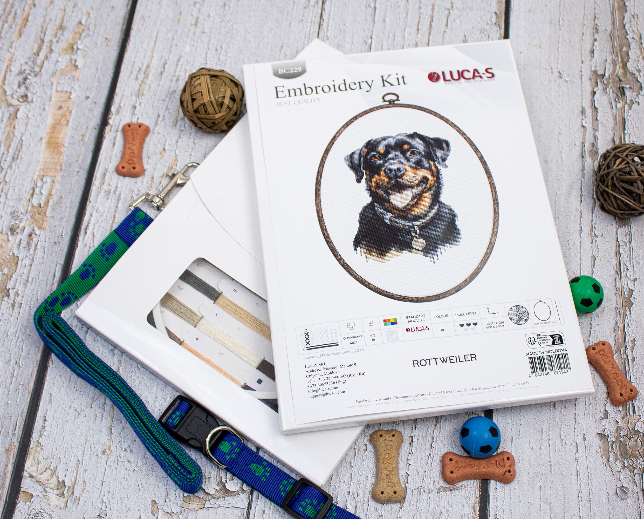 Kit Broderie Luca-S BC229 Rottweiler, Material Zweigart Aida 16 Alb, Broderie 13 x 17 cm, 40 Culori, Fir de Bumbac, Include Ace si Cercul de Broderie