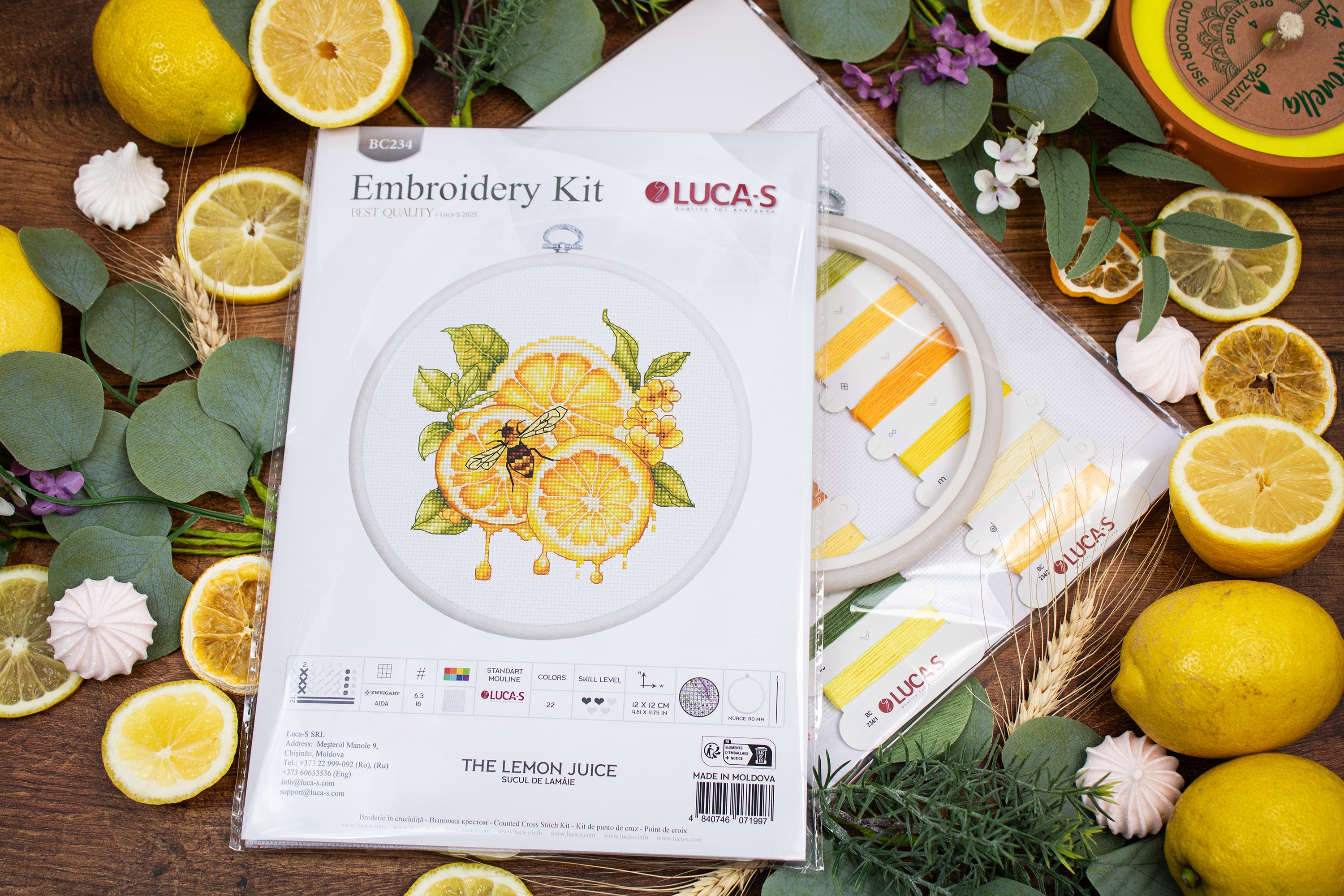 Luca-S BC234 The Lemon Juice Cross Stitch Kit, Zweigart Aida 16 Fabric, 100% Cotton Thread, 12x12 cm Finished Size, Includes Embroidery Hoop