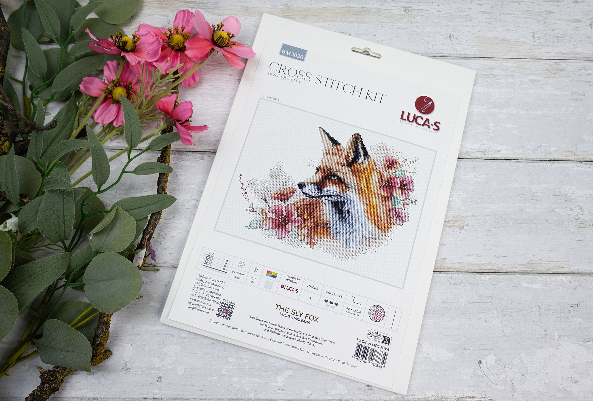 Luca-S BM3020 The Sly Fox Cross Stitch Kit, Zweigart Aida 16 ct Fabric, 100% Cotton Thread, 30 x 22 cm Finished Size, 42 Colors