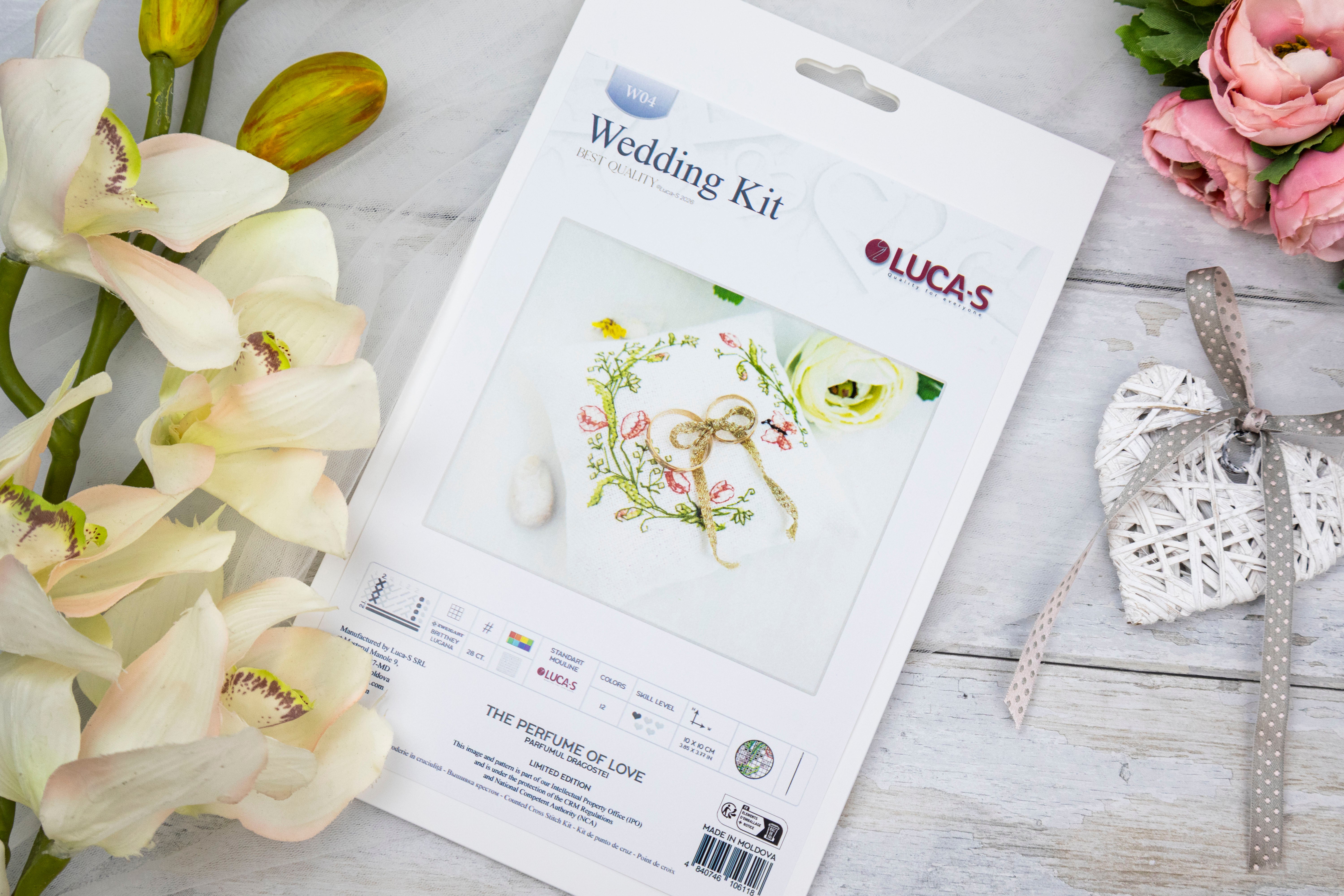 Kit Broderie în Cruce Luca-S W04 Parfumul Dragostei Nuntă, Material Zweigart Aida 28 ct, Dimensiune Finală 10x10 cm, 12 Culori, Fir 100% Bumbac