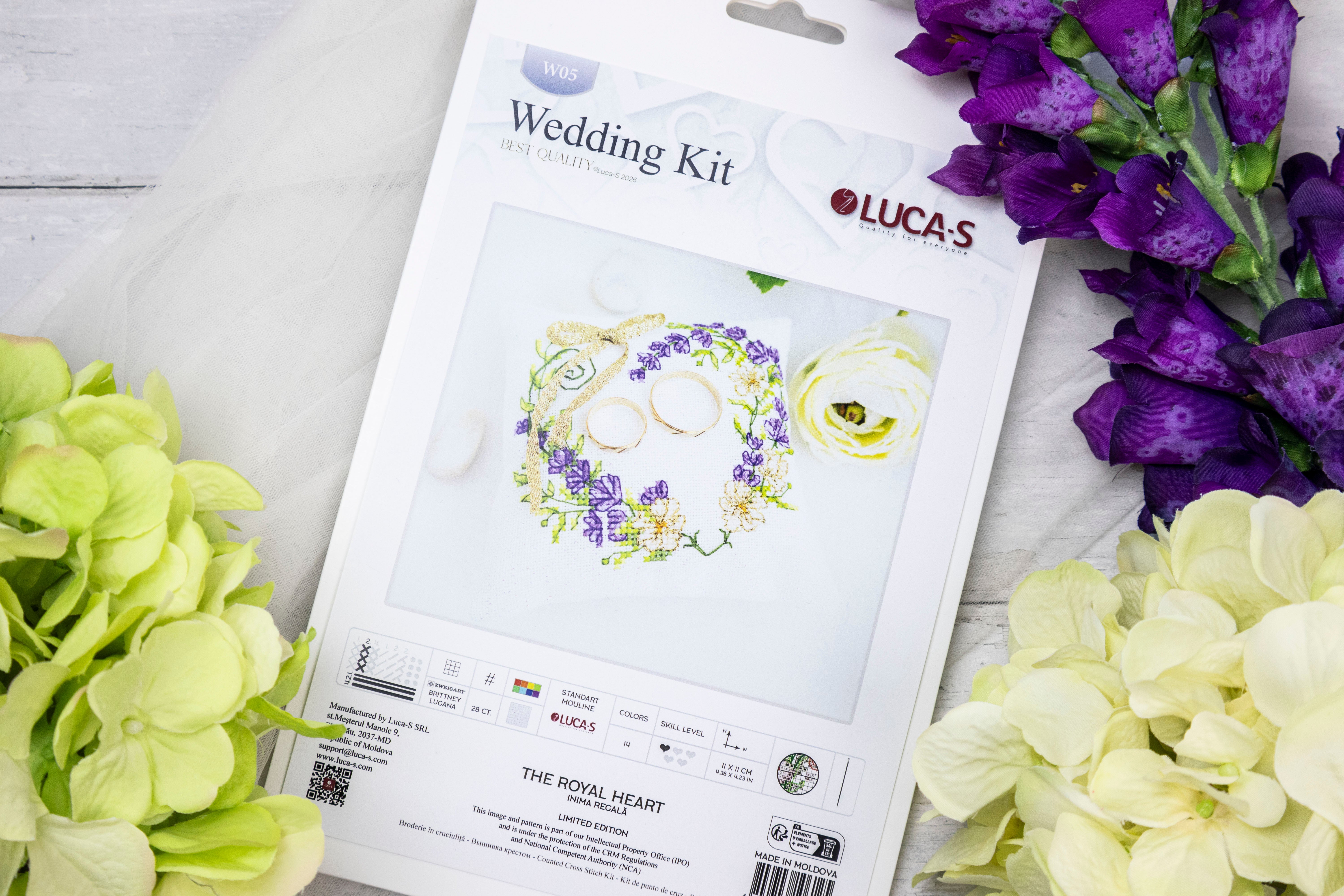 Luca-S W05 The Royal Heart Wedding Cross Stitch Kit, Ring Cushion, 11x11 cm, Zweigart Aida 28 ct Fabric, 14 Colors, 100% Cotton Thread