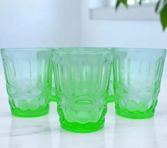 Set de 6 pahare YKWHIS, 330ml Verde, din sticla cu texturi reliefate, caneluri verticale si modele cu margari
