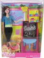 Set de joacă școală cu păpușă profesor, Yalili YT036, Set de 7 piese cu păpuși profesor și elev, tablă, masă, manuale, plastic și textil, vârsta 3+