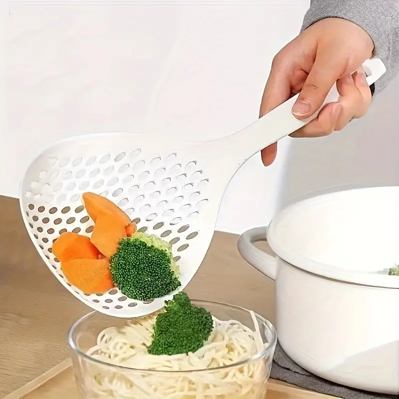 Stainless Steel Colander with Long Handle and Helper Hook, 24cm Diameter, Professional Grade Perforated Strainer for Pasta, Vegetables and Fruit, Dishwasher Safe