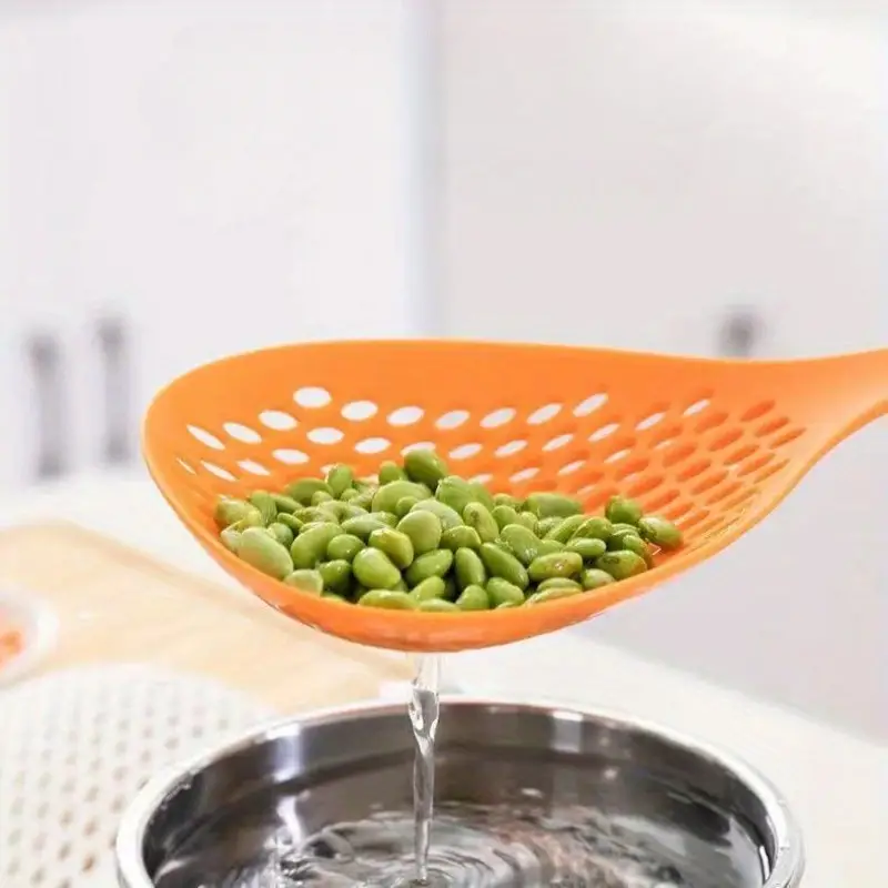 Stainless Steel Colander with Long Handle and Helper Hook, 24cm Diameter, Professional Grade Perforated Strainer for Pasta, Vegetables and Fruit, Dishwasher Safe