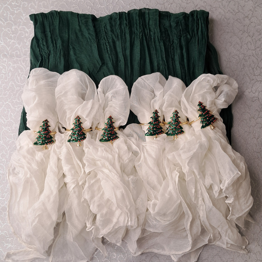 REVELION 13-Piece New Year Table Arrangement Set: 180x90cm Green Tablecloth, 6 White Napkins (60x60cm), 6 Green Christmas Tree Rhinestone Rings