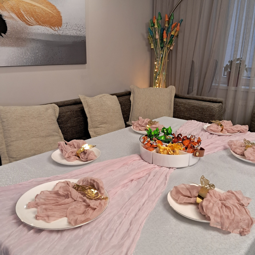 13-Piece Birthday Party Tableware Set for 6 People, Pink or Blue Theme, Includes 6 Paper Plates (23cm), 6 Paper Cups (250ml), and 1 Plastic Tablecloth (137x274cm), Disposable Celebration Kit