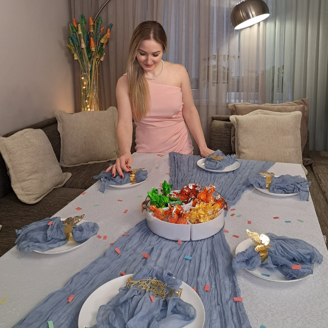 13-Piece Birthday Party Tableware Set for 6 People, Pink or Blue Theme, Includes 6 Paper Plates (23cm), 6 Paper Cups (250ml), and 1 Plastic Tablecloth (137x274cm), Disposable Celebration Kit