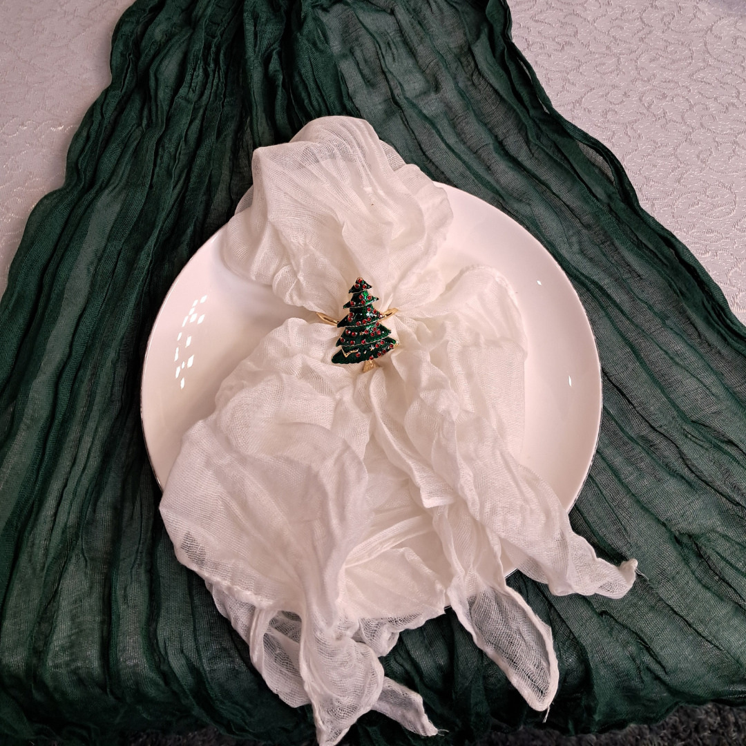 REVELION 13-Piece New Year Table Arrangement Set: 180x90cm Green Tablecloth, 6 White Napkins (60x60cm), 6 Green Christmas Tree Rhinestone Rings