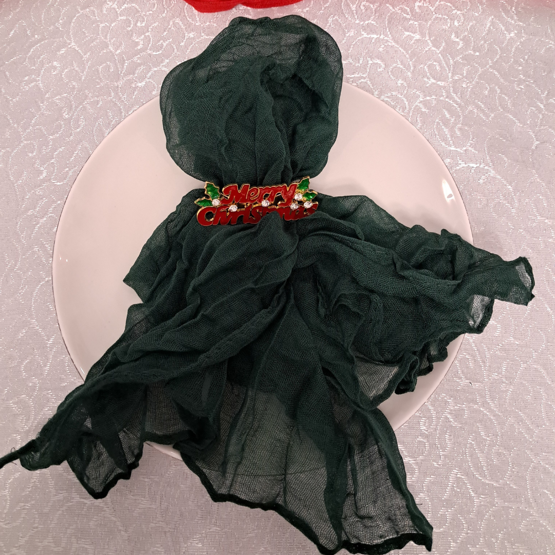 CHRISTMAS table arrangement set for 6 people